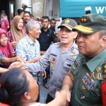 Kapolda Metro dan Pangdam Jaya Bantu Korban Banjir Kampung Melayu