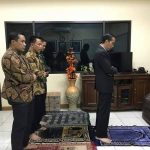 Presiden Buka Puasa dan Jadi Imam Shalat Magrib di Pos Polisi Tol Jagorawi