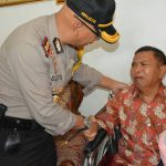 Kapolresta Pekanbaru Kunjungi Personel yang Sakit Permanen