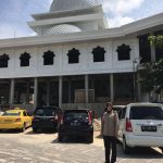 Agar Shalat Jum’at Khusyu Polwan Ini Jaga Lingkungan Masjid