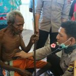 Antisipasi Campak, Tim Dokkes Polda Papua Berikan Pelayanan Kesehatan Gratis