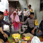 Ibu Ini Menangis Dibantu Tim Jum’at Barokah Polresta Pekanbaru