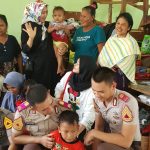 Kebahagiaan Pengungsi Terima Bantuan dari Keluarga Irjen Pol Drs Sudjarno