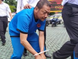 Di Polda Jabar, Ketum GMBI Fauzan Jalan Jongkok dan Tertunduk Lesu