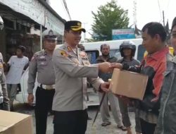 Kapolres Padang Pariaman Salurkan Paket Sembako kepada Masyarakat Terdampak Kenaikan BBM