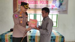 Polri Peduli Budaya Literasi, Polres Maluku Tengah Distribusikan Buku Dalam Rangkaian Giat Bakti Sosial