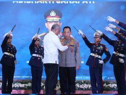 Kapolri Jenderal Polisi Drs. Listyo Sigit Prabowo,Terima Tanda Kehormatan Adhi Bhakti Senapati