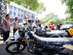Memastikan Keamanan Masyarakat, Kapolri, Jenderal Polisi Drs. Listyo Sigit Prabowo, M. Si.,Cek Peralatan Personil