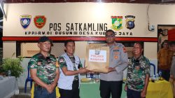 Kapolres Kampar Datang Post Satkamling Warga, Silaturahim dan Beri Bantuan Bibit Pohon