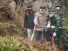 Karhutla ! Kapolda Riau dan Pangdam Tuanku Tambusai Turun Langsung Padamkan Api di Pelalawan